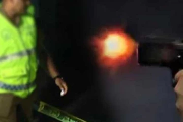 மோட்டார் சைக்கிளில் சென்ற கணவன், மனைவி மீது துப்பாக்கிப் பிரயோகம்