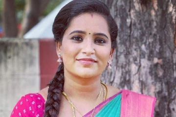 புலியுடன் தில்லாக நின்று போட்டோ எடுத்த தொகுப்பாளினி ஜாக்லின்.. நீங்களே பாருங்க