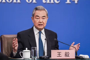 චීනයේ ඉහළම රාජ්‍ය තාන්ත්‍රිකයා මැදපෙරදිග යුද්ධය හෙළා දකියි