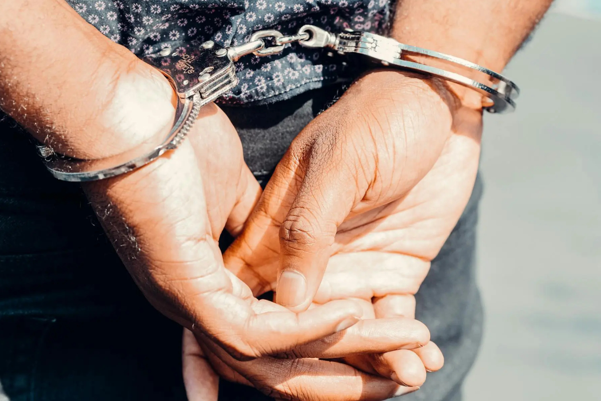 கட்டுநாயக்கவில் அதிரடியாக கைது செய்யப்பட்ட இந்தியர்! | Indian Arrested In Katunayake Airport