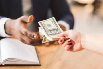 மூன்றரை இலட்சம் இலஞ்சம் பெற்ற பெண் அதிரடியாக கைது