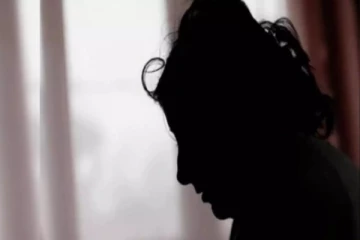 மாமியார், மருமகள் கூட்டு பாலியல் வன்கொடுமை - மகன் கண்முன்னே கொடூரம்!