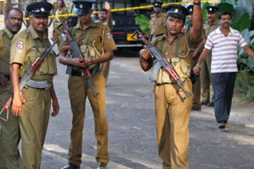 யானை தந்தத்துடன் கைதானவர்களுக்கு பிணை: தப்பி ஓடியவருக்கு பிடியாணை!