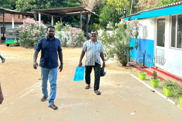 சாவகச்சேரி நகராட்சி மன்ற உபதலைவர் - உறுப்பினருக்கு எதிராக பெண்ணொருவர் காவல்துறை முறைப்பாடு | Complaint Against Chavakachcheri Officials