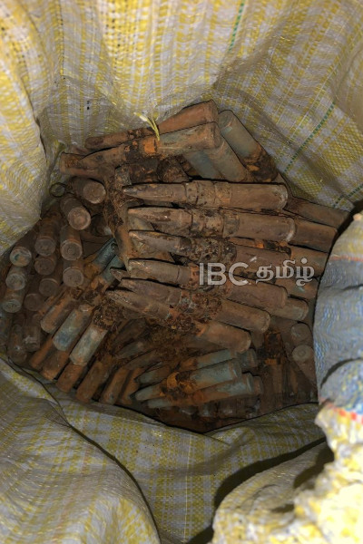 யாழில் வெடிக்காத நிலையில் பெருமளவான துப்பாக்கி ரவைகள் மீட்பு | Large Quantity Of Ammunition Recovered In Jaffna