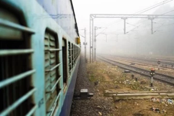 ரயில் முன் பாய்ந்து 5 பெண்கள் தற்கொலை - தமிழகத்தில் பதறவைக்கும் சம்பவம்!