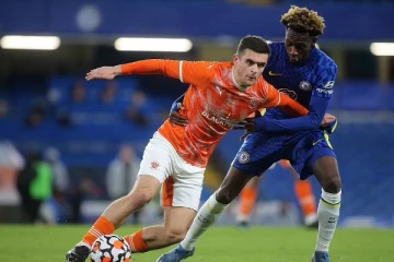 நான் ஓரினச் சேர்க்கையாளன்...பிரபல பிரித்தானிய கால்பந்து அணியின் வீரர் அதிரடி அறிவிப்பு!