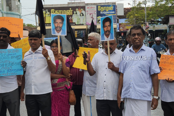 அனுர அரசே பதில் சொல் ; யாழ் பருத்தித்துறையில் பாரிய கவனயீர்ப்பு போராட்டம்! | Disappearance Of Journalists Protest Point Pedro