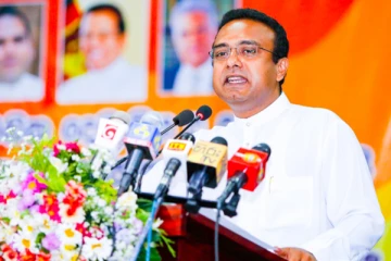 நாடாளுமன்றில் எதிர்க்கட்சி உறுப்பினரை தாக்கிய  ஆளும் கட்சி உறுப்பினர்