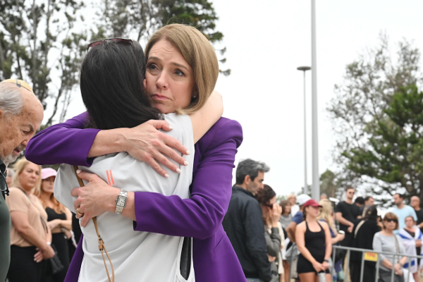 சிட்னி சம்பவம்; ரியல் ஹீரோவுக்கு குவியும் நன்கொடை | Bondi Beach Incident Donations Hero Snatched Gun சிட்னி சம்பவம்; ரியல் ஹீரோவுக்கு குவியும் நன்கொடை | Bondi Beach Incident Donations Hero Snatched Gun