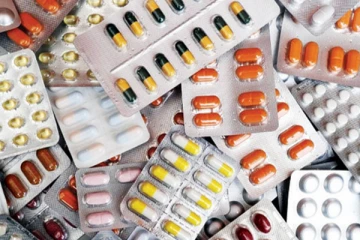 கொழும்பு துறைமுகத்தில் குவிந்து கிடக்கும் மருத்துவப் பொருட்கள்