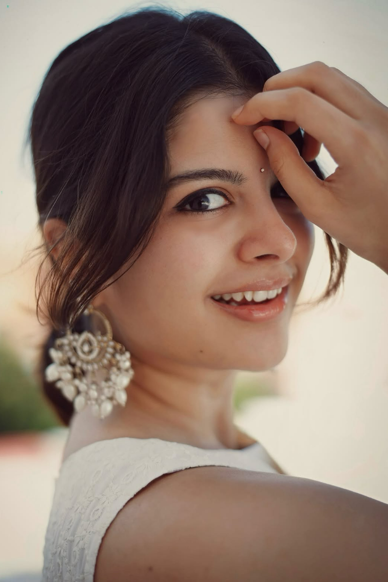இளம் நடிகை சஞ்சனாவின் லேட்டஸ்ட் புகைப்படங்கள் | Actress Sanjana Krishnamoorthy Latest Photos