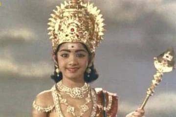 இந்த புகைப்படத்தில் முருகன் போல் இருக்கும் இந்த நட்சத்திரம் யார் தெரியுமா.. தெரிஞ்சா ஷாக் ஆகிடுவீங்க