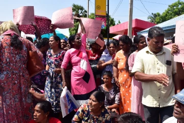 தமிழர் பகுதியில் மாதவிடாய் காலத்தில் பெண்களை பொலிஸார் முன் உடை மாற்ற சொல்கிறார்களா..! வெடித்தது புதிய சர்ச்சை