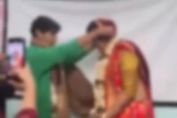 நெற்றியில் முத்தம்; திருமணம் செய்த மாணவர் - கதறும் ஆசிரியை..