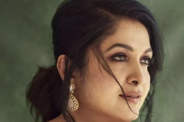 50 வயதை கடந்த நடிகை ரம்யா கிருஷ்ணனா இது? இளம் ஹீரோயின்களை அடித்து தூக்கிய அழகு