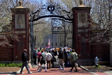 ஹவார்ட் பல்கலைகழகத்தை வேடிக்கை என வர்ணித்த டிரம்ப்