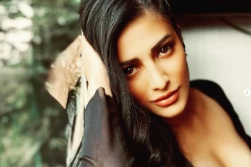 கமல் மகள் ஸ்ருதி ஹாசனுக்கு என்ன ஆச்சி.. படுஒல்லியாக அடையாளம் தெரியாமல் மாறிவிட்டாரே..