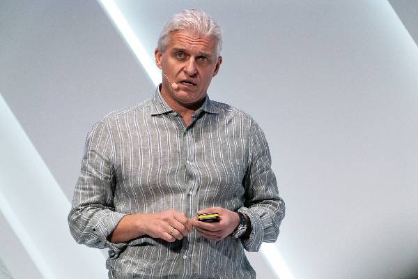 உக்ரைன் போரை விமர்சித்து ரூ 80,000 கோடியை இழந்த ரஷ்ய கோடீஸ்வரர் | Russian Billionaire Lost Billion