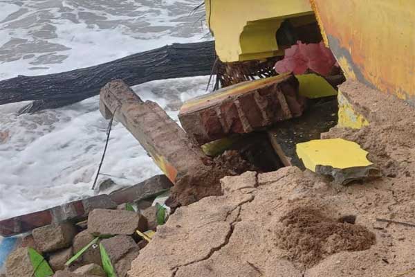 கடலரிப்பால் சமாதியும், சிவன்சிலையும் கடலுக்குள் | Kuddarippal Samadhi And Shivansil In The Sea