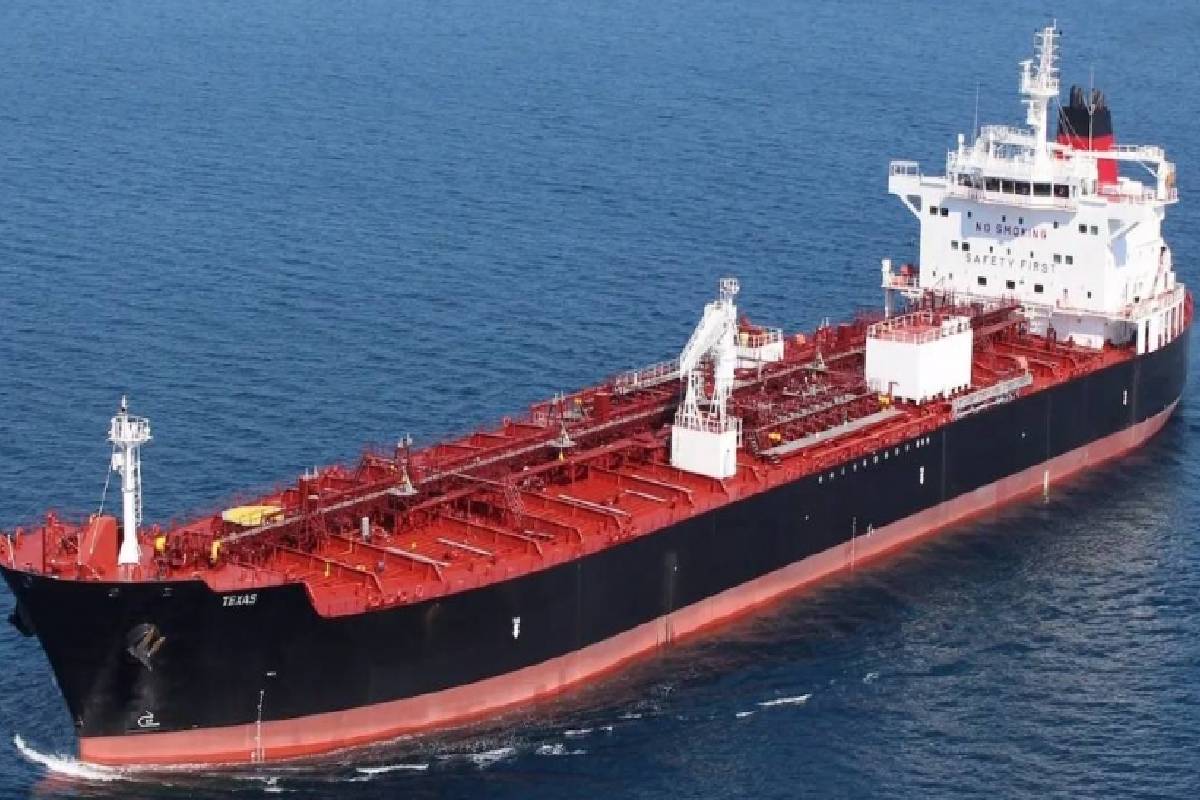இலங்கைக்கு வந்தடைந்த மற்றுமொரு எரிபொருள் கப்பல் | Another Fuel Ship Arrives In Sri Lanka