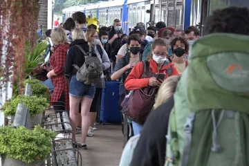 பிரபல நகரில் குவிந்த  வெளிநாட்டு சுற்றுலா பயணிகள்!