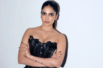 விருது விழாவுக்கு இவ்ளோ கவர்ச்சியா.. மாளவிகா மோகனன் லேட்டஸ்ட் ஸ்டில்கள்