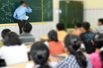 ප්‍රධාන පාසලක සිසුවෙක් ගෙන් අල්ලස් ගත් ගුරුවරයෙක් මාට්ටු වෙයි..