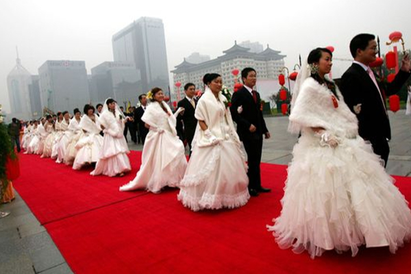 புதுமண தம்பதிகளுக்கு மகிழ்ச்சியை ஏற்படுத்திய சீனா! | China Brought Happiness To The Newlyweds