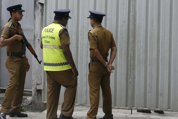 பட்டப்பகலில் நடுவீதியில் வெட்டிக் கொல்லப்பட்ட இளைஞன் | A Young Man Was Hacked To Death