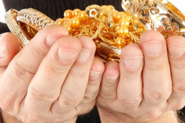 நீதவான் வீட்டில் கத்திமுனையில் தாலிக்கொடி கொள்ளை!