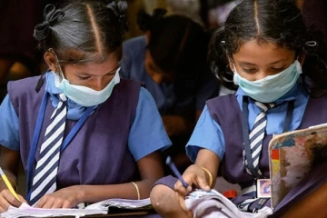 தமிழக பள்ளிகளில் அதிகரிக்கும் கொரோனா: இன்று முக்கிய ஆலோசனை