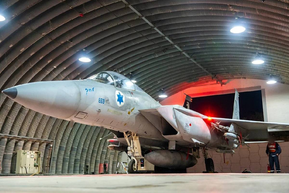 ஈரான் மீது குண்டுவீச்சு... பந்தயத்தில் 160,000 டொலர் சம்பாதித்த இஸ்ரேலிய இராணுவ அதிகாரி | Israeli Major Made 160000 Polymarket ஈரான் மீது குண்டுவீச்சு... பந்தயத்தில் 160,000 டொலர் சம்பாதித்த இஸ்ரேலிய இராணுவ அதிகாரி | Israeli Major Made 160000 Polymarket