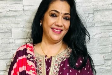 நடிகை ரேகாவின் மகளா இவர்? அச்சு அசல் அவரை போலவே இருக்காரே