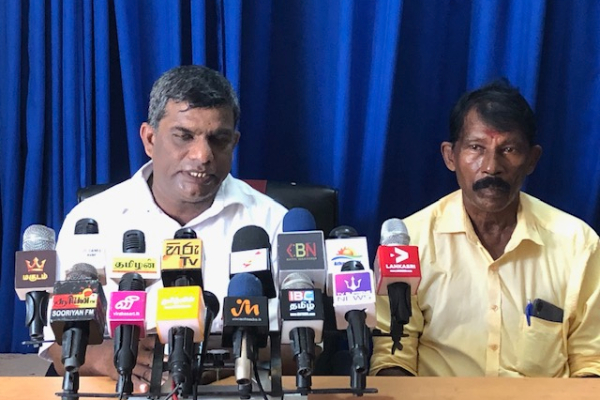 மட்டக்களப்பில் கால்நடை பண்ணையாளர்கள் பொது மக்களுக்கு விடுத்துள்ள அறிவிப்பு | Rs 25 000 Reward For Catching Thieves மட்டக்களப்பில் கால்நடை பண்ணையாளர்கள் பொது மக்களுக்கு விடுத்துள்ள அறிவிப்பு | Rs 25 000 Reward For Catching Thieves