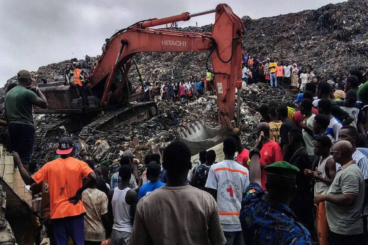 நாடொன்றில் குப்பைக் கிடங்கு சரிந்ததில் 30 பேர் உயிரிழப்பு | 30 People Killed In A Garbage Dump Collapse