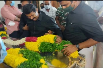 முதல்வர் ஸ்டாலினிடம் கதறி அழுத சீமான்… கண்கலங்க வைக்கும் காட்சி