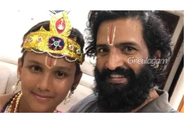 அட நடிகர் சந்தானம் மகனா இது, சூர்யாவுடன் அவர் எடுத்த லேட்டஸ்ட் போட்டோ... நல்லா வளர்ந்துட்டாரே... | Santhanam Son Nipun Latest With Suriya