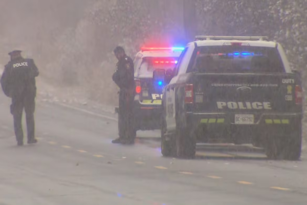 ஒன்டாரியோவில் சீரற்ற வானிலையால் 200க்கும் மேற்பட்ட வாகன விபத்துகள் | Opp Respond To More Than 200 Crashes