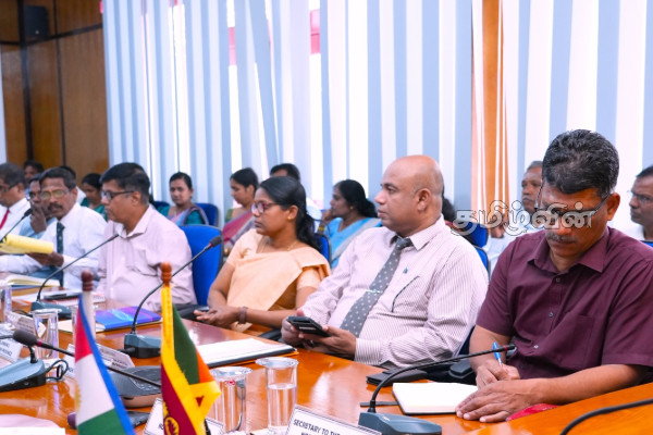 அலுவலக அதிகாரிகளுக்கு வடக்கு ஆளுநரின் கடும் உத்தரவு: மக்கள் சேவையை வலுப்படுத்தும் நடவடிக்கை | Northern Governor Issues Strict Orders To Staff