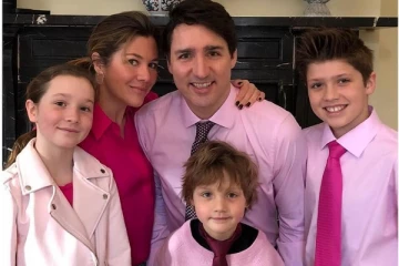 குடும்பத்துடன் தலைமறைவான கனடா பிரதமர் - தடுப்பூசிக்கு எதிராக மக்கள் போராட்டம்