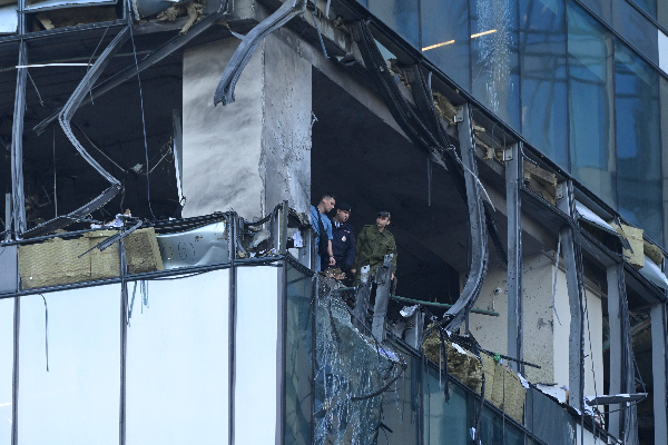 உக்ரைனின் தாக்குதலால் மூடப்பட்ட மொஸ்கோ விமான நிலையம்! | Russia S Moscow Airport Closed Ukraine Attack