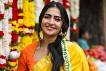 39 வயது நடிகருடன் இணைந்த தென்னிந்திய சினிமாவின் சென்சேஷனல் நடிகை ருக்மிணி வசந்த்.. கைவசம் இத்தனை படங்களா