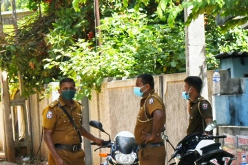 யாழில் போத்தலுடன் சிக்கிய நபர்