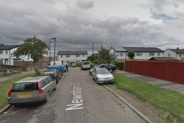 லண்டனில் தமிழர்கள் அதிகம் வாழும் பகுதியில் பட்டப்பகலில் பயங்கர சம்பவம் ; அச்சத்தில் மக்கள் | Stabbing In The Northolt Area Of London