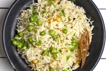 நாவூறும் சுவையில் பச்சை பட்டாணி புலாவ்.., எப்படி செய்வது?