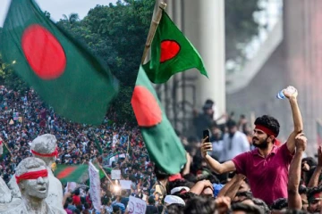 பங்களாதேஷின் அரசியலில் பாரிய மாற்றம் : அரசியலை தலைகீழாக மாற்றும் மாணவர்கள்