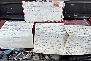 அமெரிக்காவில் கண்டுப்பிடிக்கப்பட்ட 70 ஆண்டுகள் பழமையான காதல் கடிதம்