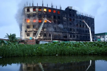 வங்கதேசத்தில் பயங்கரம்! 52 பேர் உடல் கருகி பலி.. முற்றிலும் எரிந்து நாசமான தொழிற்சாலை