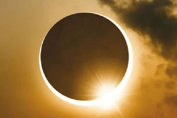 கனடா, ரஷ்யாவில் முழுமையாக தெரிந்த கங்கண சூரிய கிரகணம்!